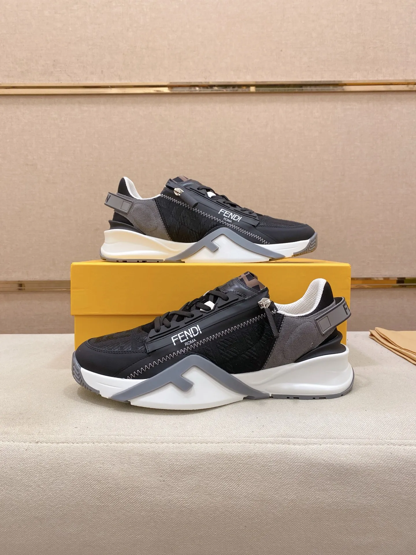 Factory price: 540💰(high version) [Fendi] Fendi’s latest casual shoes for men! Available at counters simultaneously! A one-to-one replica of the original. Made entirely of imported top-grain calfskin, the interior is made of top-grain water-dyed cowhide, and the original factory-supplied rubber outsole. Leading new fashion concepts. Matching code: 38-44 can be customized, 45 is not returnable!